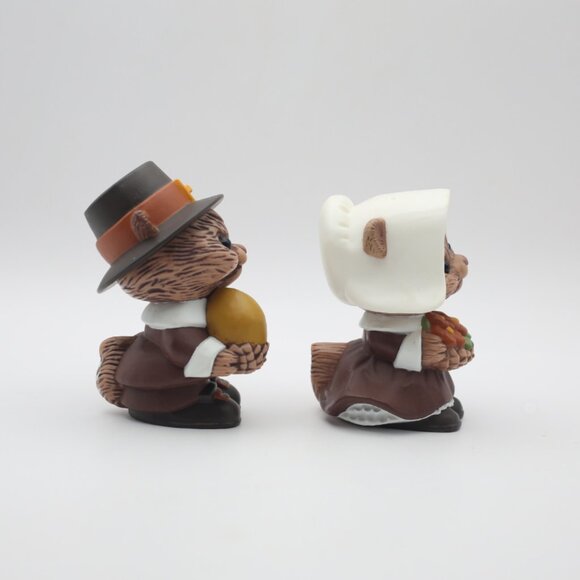 Vintage Hallmark pilgrim chipmunk salt and pepper shakers - Picture 6 of 8